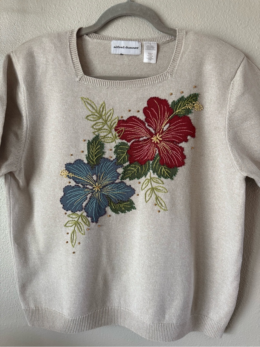 VTG! Alfred Dunner Beige Floral Embroidered Short Sleeve Sweater. Size L